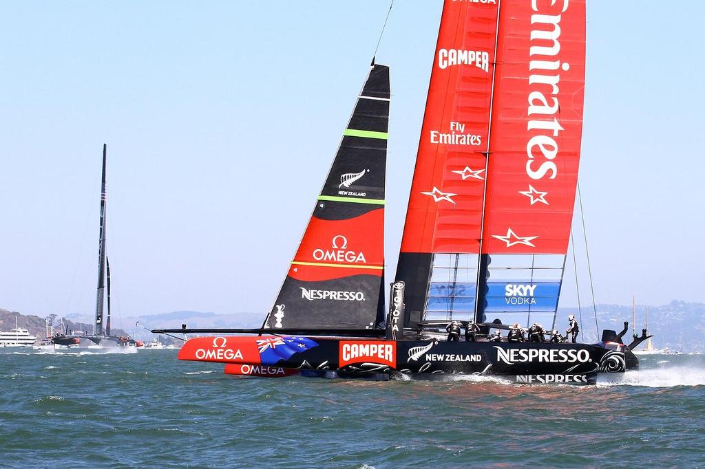 Oracle Team USA v Emirates Team New Zealand. America’s Cup Day 5 San Francisco. Oracle Team USA heads down Leg 4 in Race 8 © Richard Gladwell www.photosport.co.nz